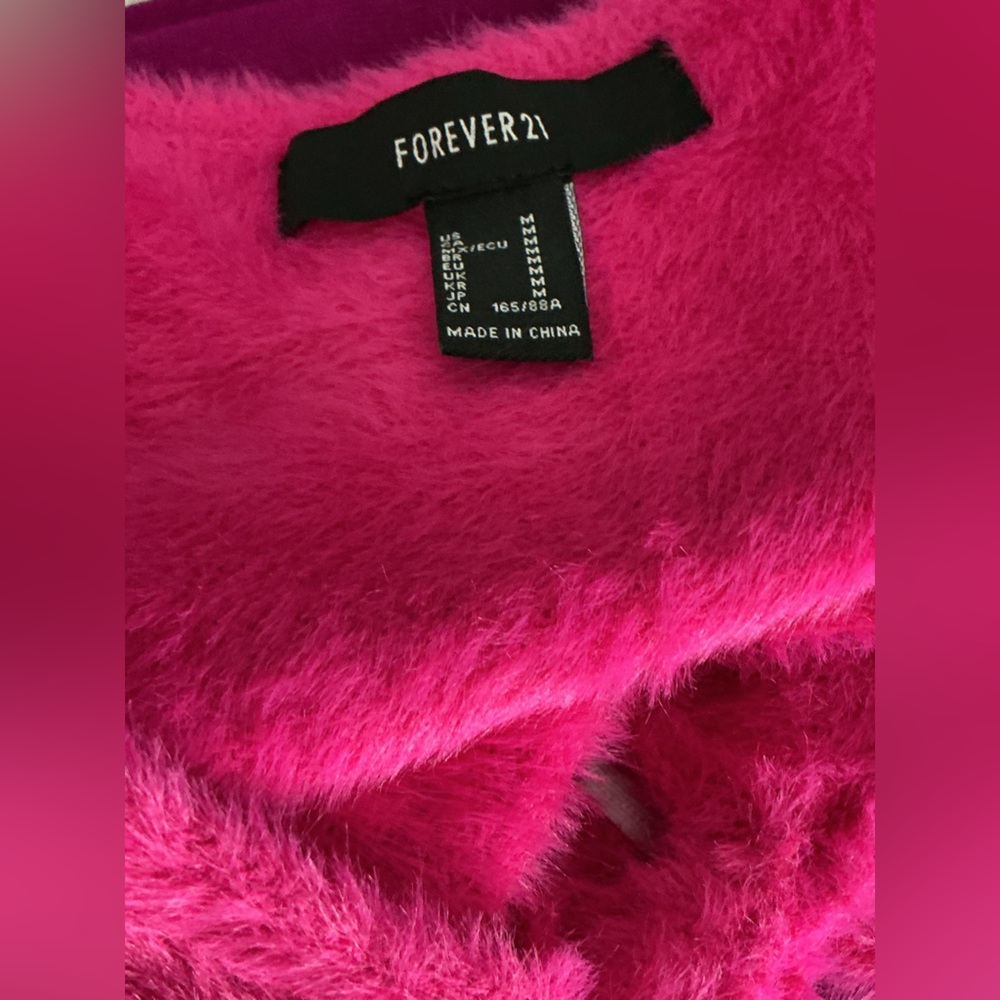 3/$20 Forever 21 Fuchsia V-Neck Crop Top - Picture 4 of 10